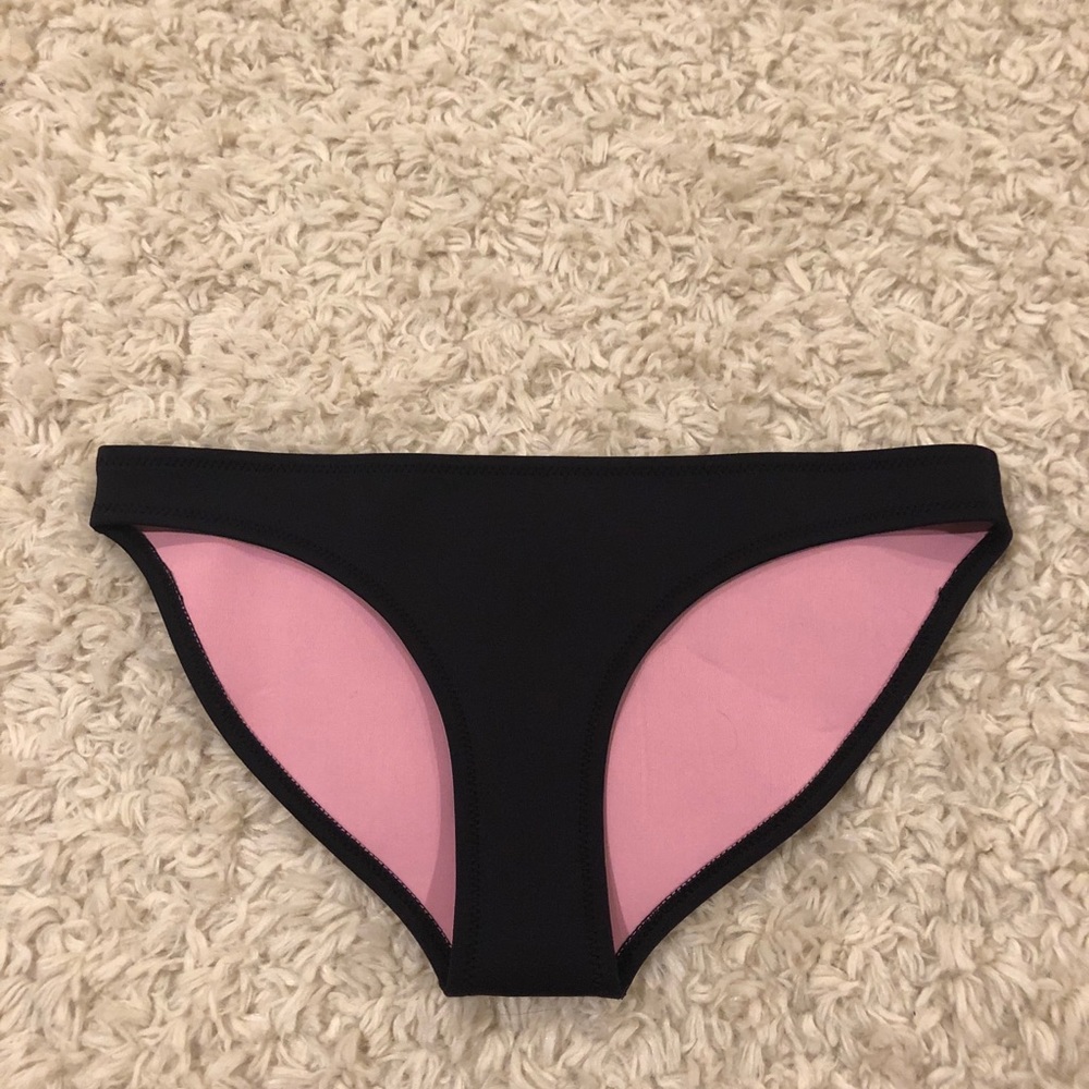 Black Triangl bottoms